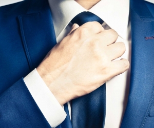 fabricant de Cravate en France - cravate personnalisee - cravate sur mesure - fabrication cravate sur mesure - fabricant noeud papillon - fabricant de gilet - fabricant de foulard - made in france - Ateliers BUISSON